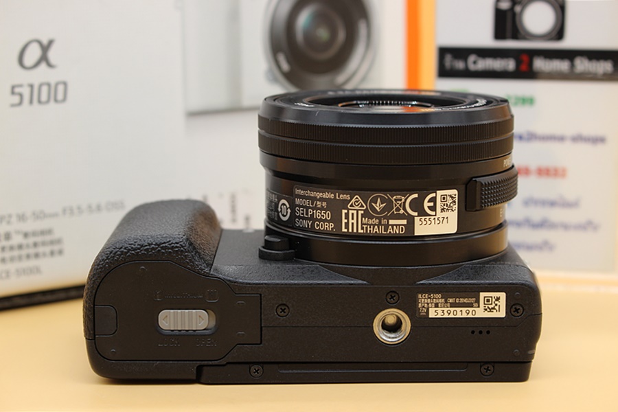 ขาย SONY A5100 + Lens 16-50mm (สีดำ) อดีตประกันร้าน สภาพสวย ชัตเตอร์ 2,709 รูป มีWiFiในตัว จอปรับเซลฟีได้ เมนูไทย จอติดฟิล์มแล้ว อุปกรณ์ครบกล่อง  อุปกรณ์แล